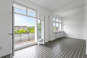 Renovierter Altbau: Traumhafte 4-Zimmer-Wohnung mit Balkon im Erstbezug, 40476 Düsseldorf, Etagenwohnung